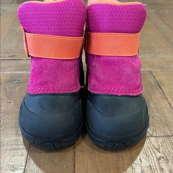 The North Face apenglow Waterpoof winter snow boots kids 8 pink pull on - Picture 3 of 12